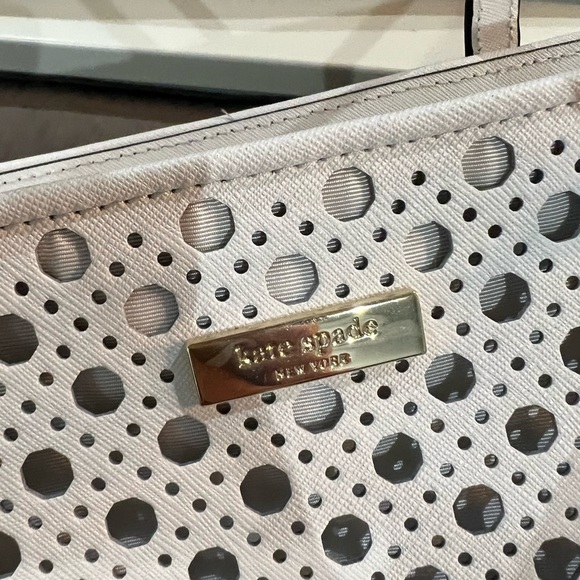 WORN ONCE KATE SPADE Zipper Tote White Lattice Print - Picture 3 of 10